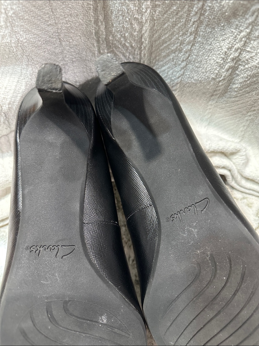 Clarks Black Women's Slip-On Cushioned Heels - Picture 3 of 4